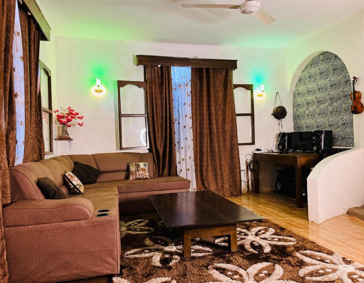 Akogo House - Bnb , Hostel, Backpackers & Volunteer Center Mombasa Eksteriør bilde