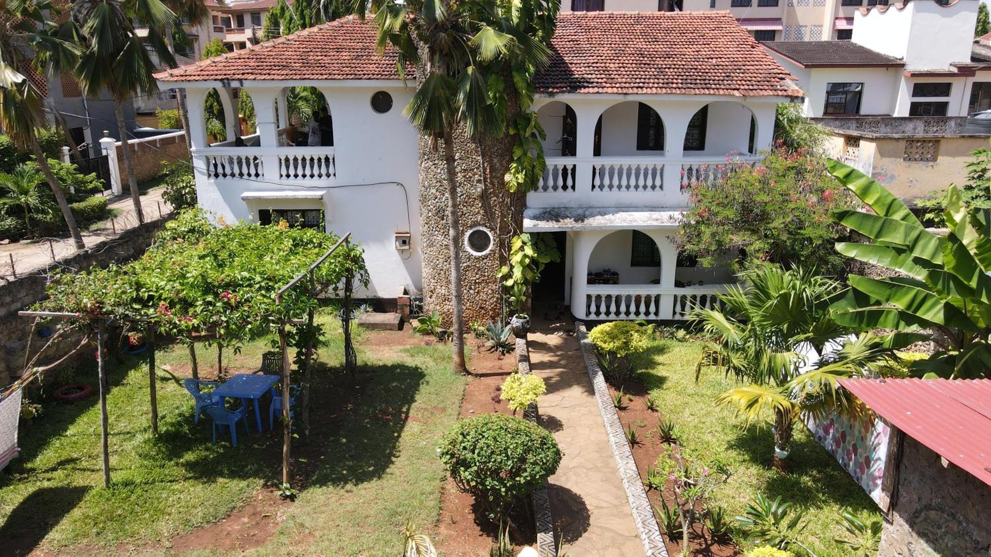 Akogo House - Bnb , Hostel, Backpackers & Volunteer Center Mombasa Eksteriør bilde