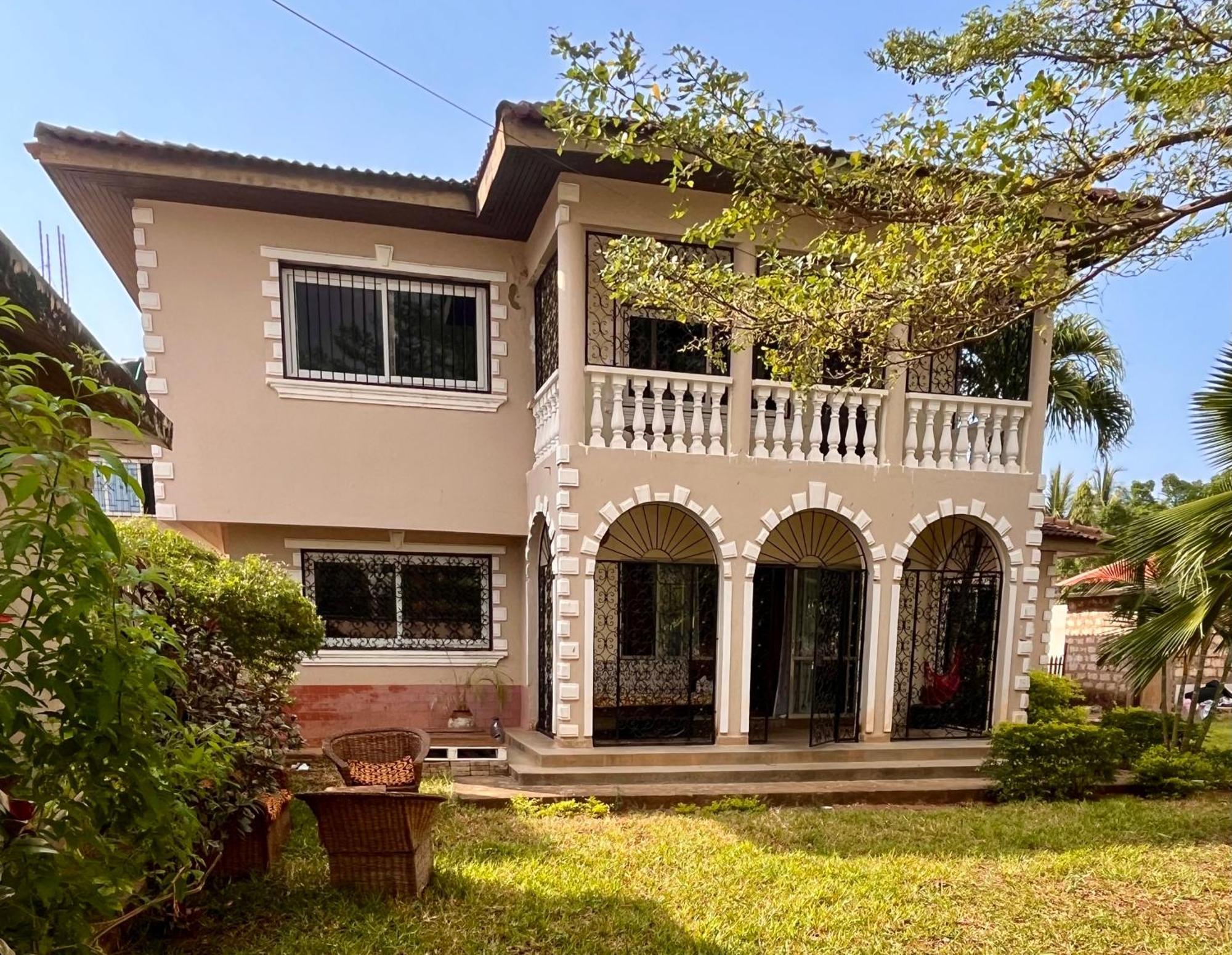 Akogo House - Bnb , Hostel, Backpackers & Volunteer Center Mombasa Eksteriør bilde