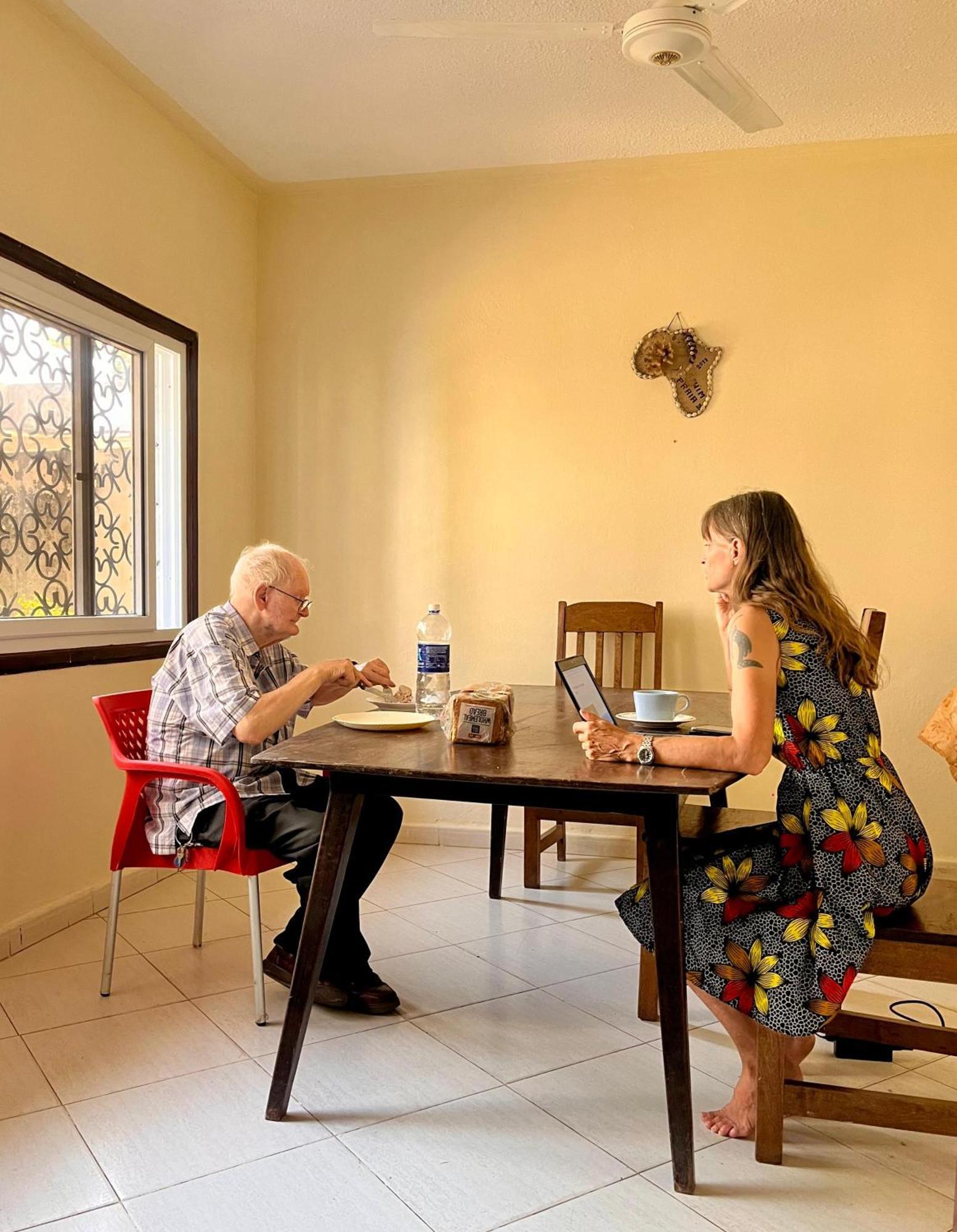 Akogo House - Bnb , Hostel, Backpackers & Volunteer Center Mombasa Eksteriør bilde