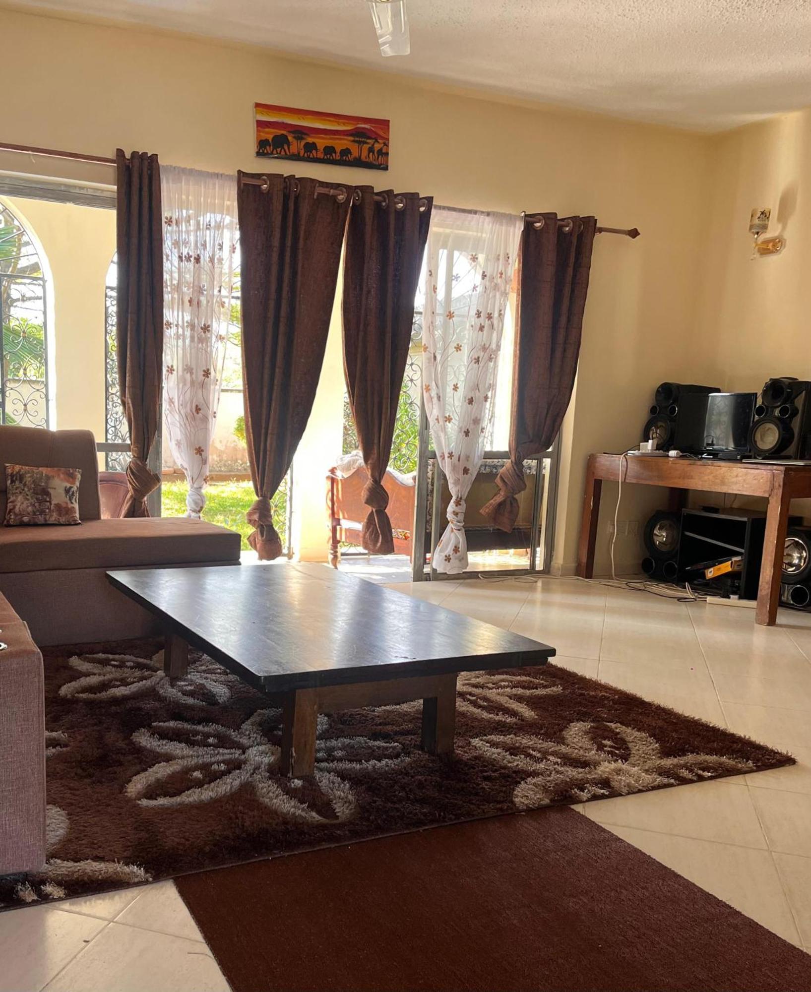 Akogo House - Bnb , Hostel, Backpackers & Volunteer Center Mombasa Eksteriør bilde