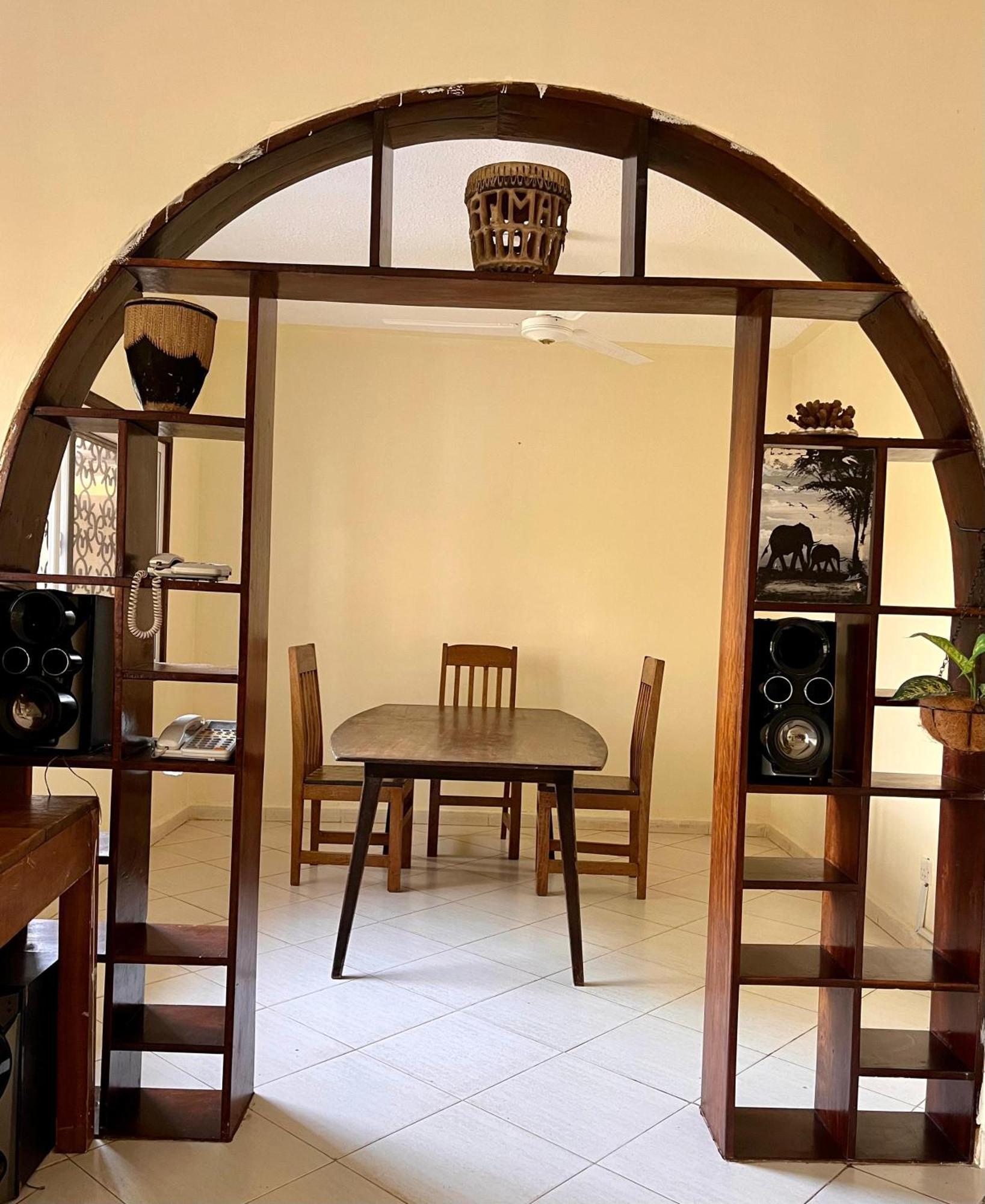 Akogo House - Bnb , Hostel, Backpackers & Volunteer Center Mombasa Eksteriør bilde