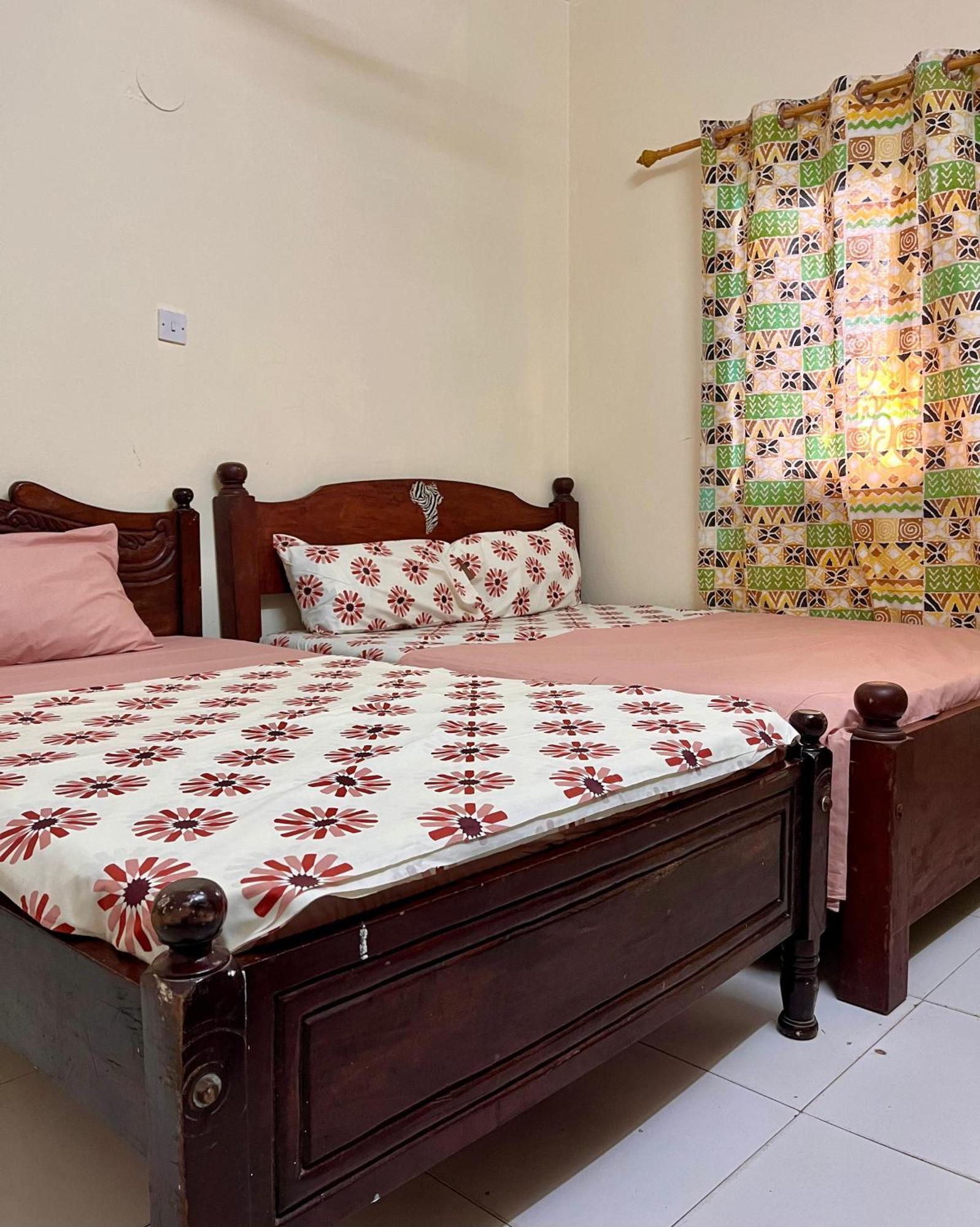 Akogo House - Bnb , Hostel, Backpackers & Volunteer Center Mombasa Eksteriør bilde