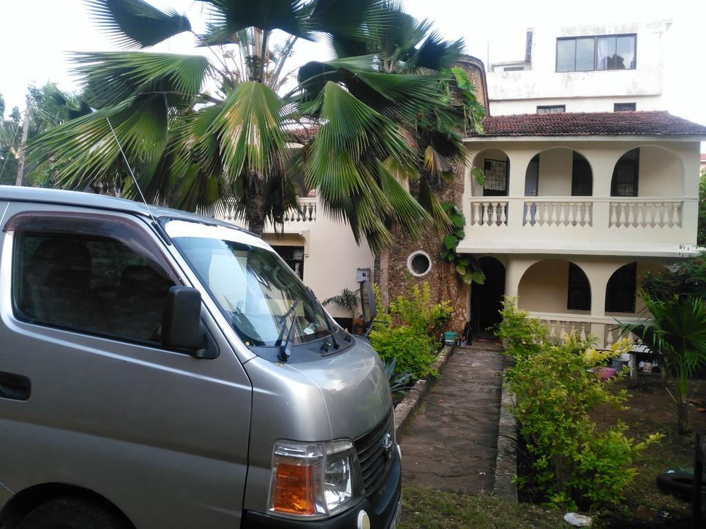 Akogo House - Bnb , Hostel, Backpackers & Volunteer Center Mombasa Eksteriør bilde