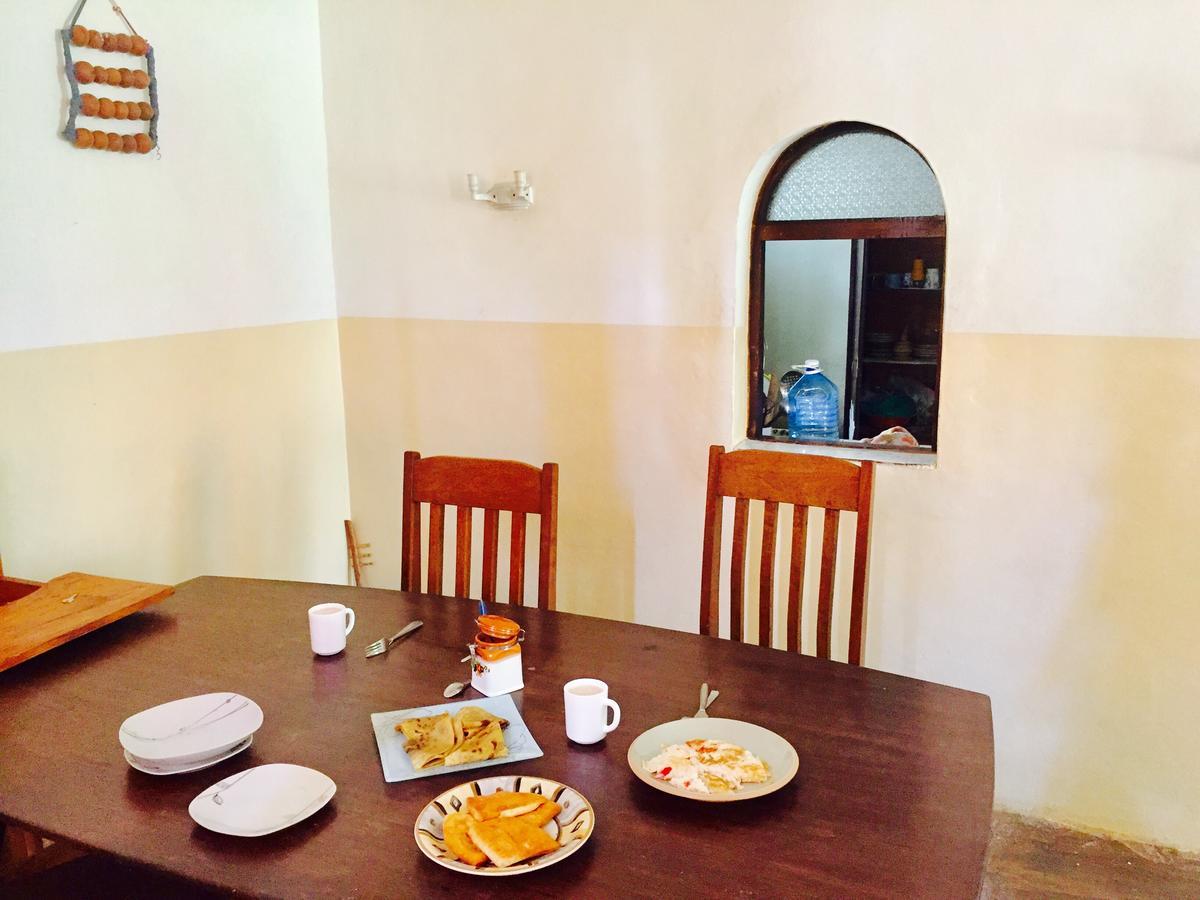 Akogo House - Bnb , Hostel, Backpackers & Volunteer Center Mombasa Eksteriør bilde