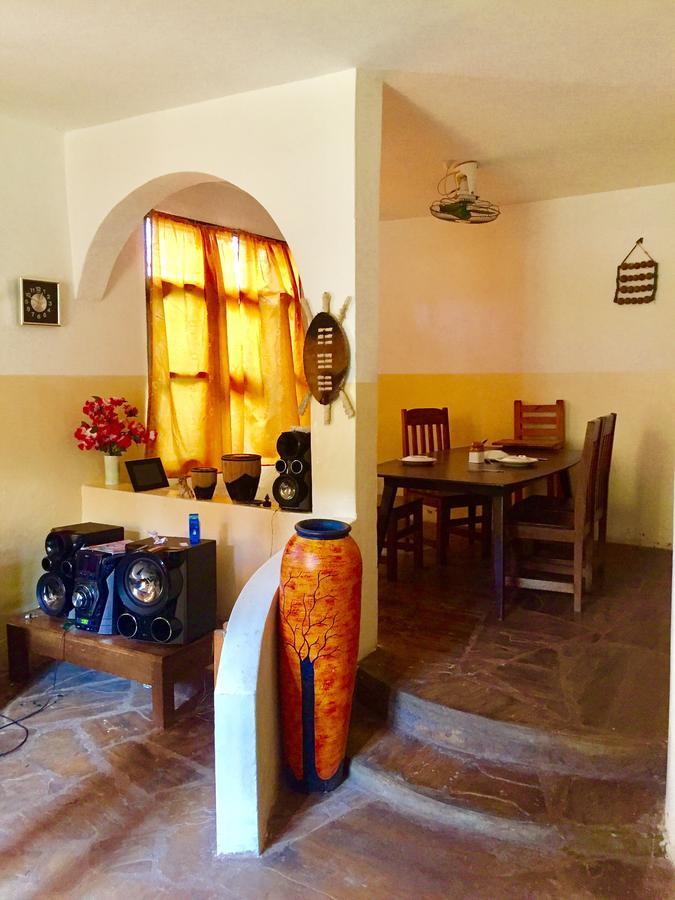 Akogo House - Bnb , Hostel, Backpackers & Volunteer Center Mombasa Eksteriør bilde