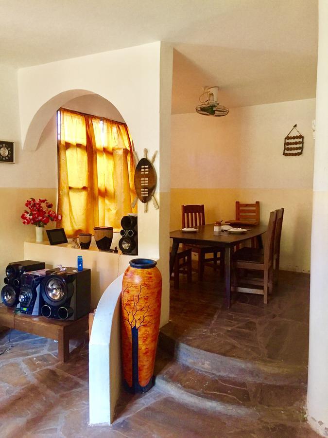Akogo House - Bnb , Hostel, Backpackers & Volunteer Center Mombasa Eksteriør bilde