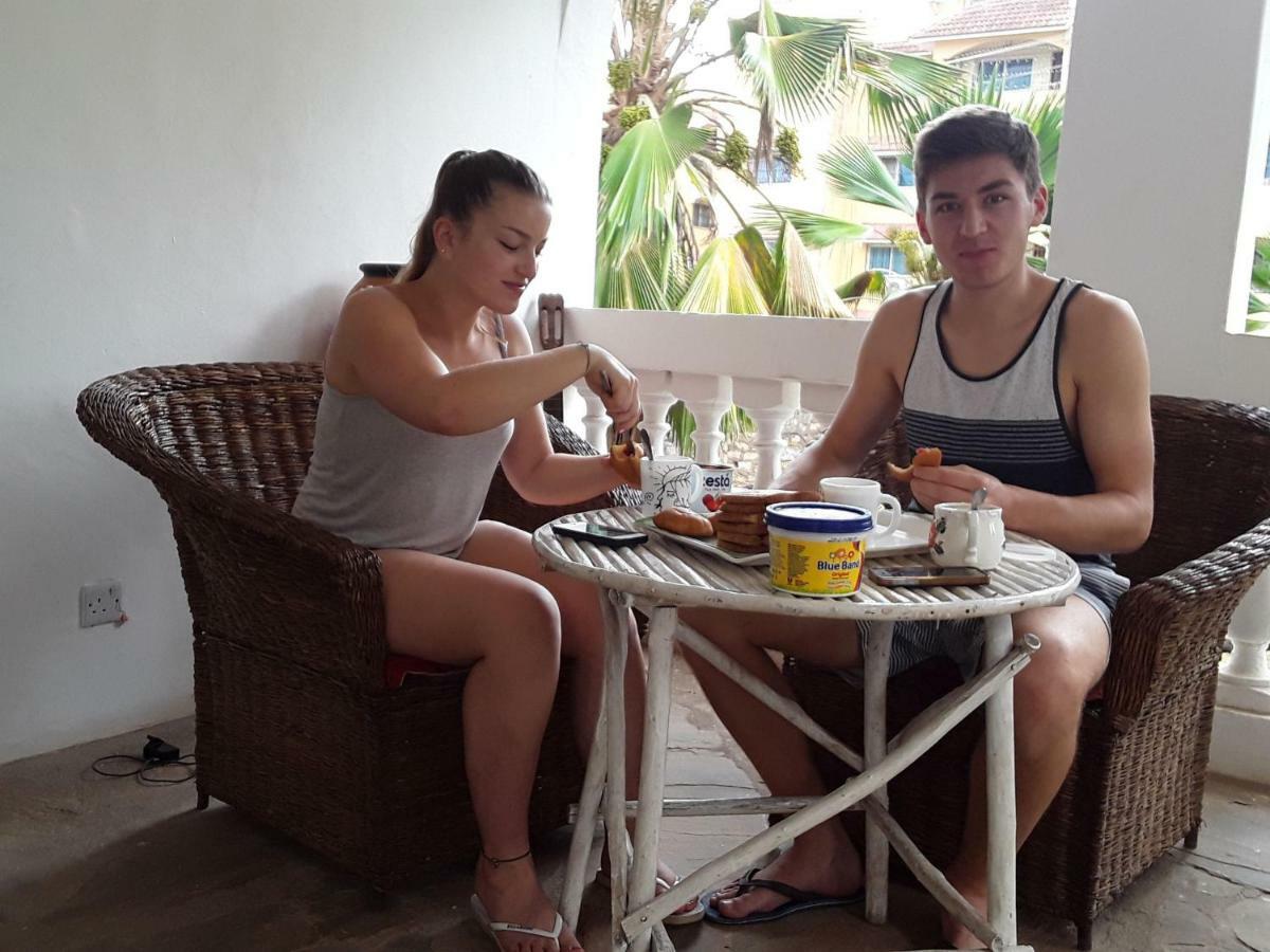 Akogo House - Bnb , Hostel, Backpackers & Volunteer Center Mombasa Eksteriør bilde